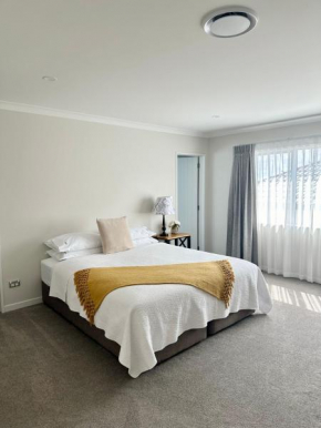 Accommodation in Auckland - Ormiston, Manukau, Flat Bush